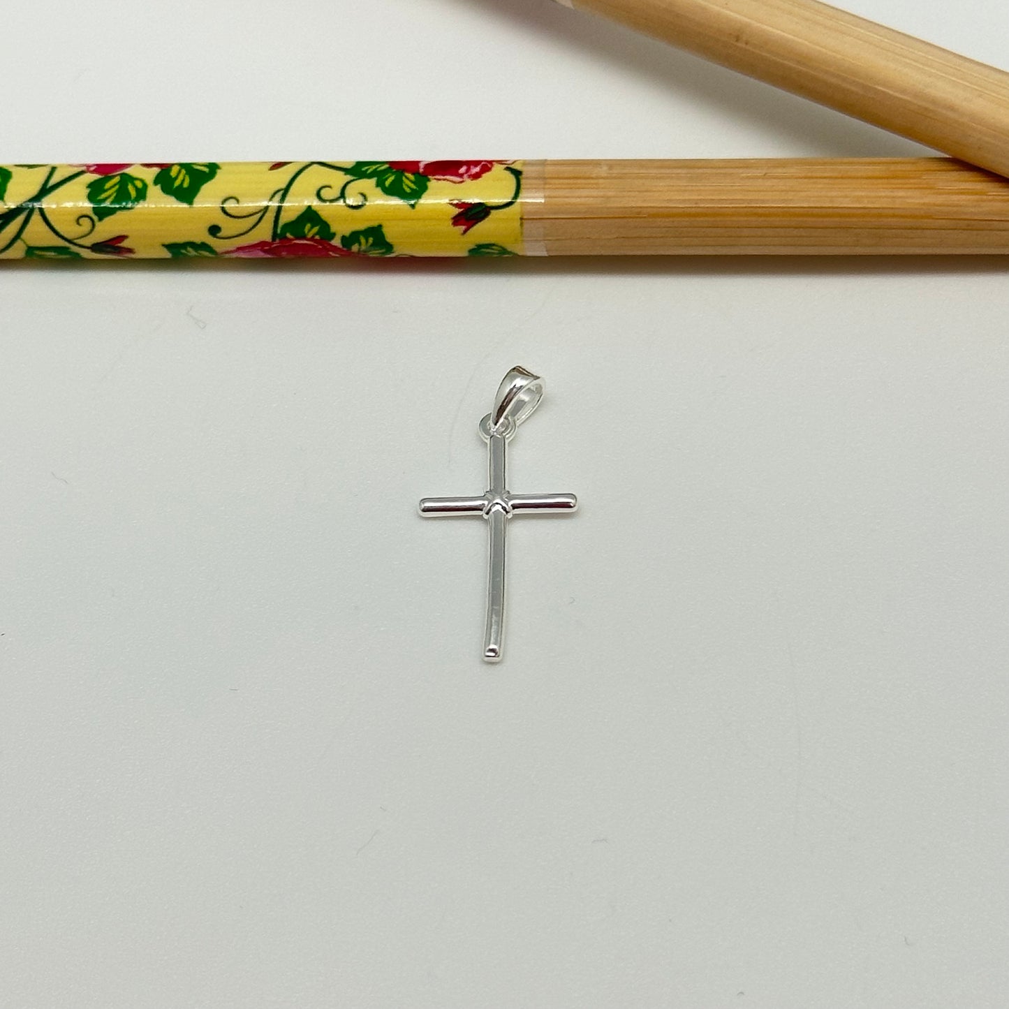 FP1036 Colgante Cruz 20 x 12 mm mas valier Espesor 1.8 mm Figura Baño Plata