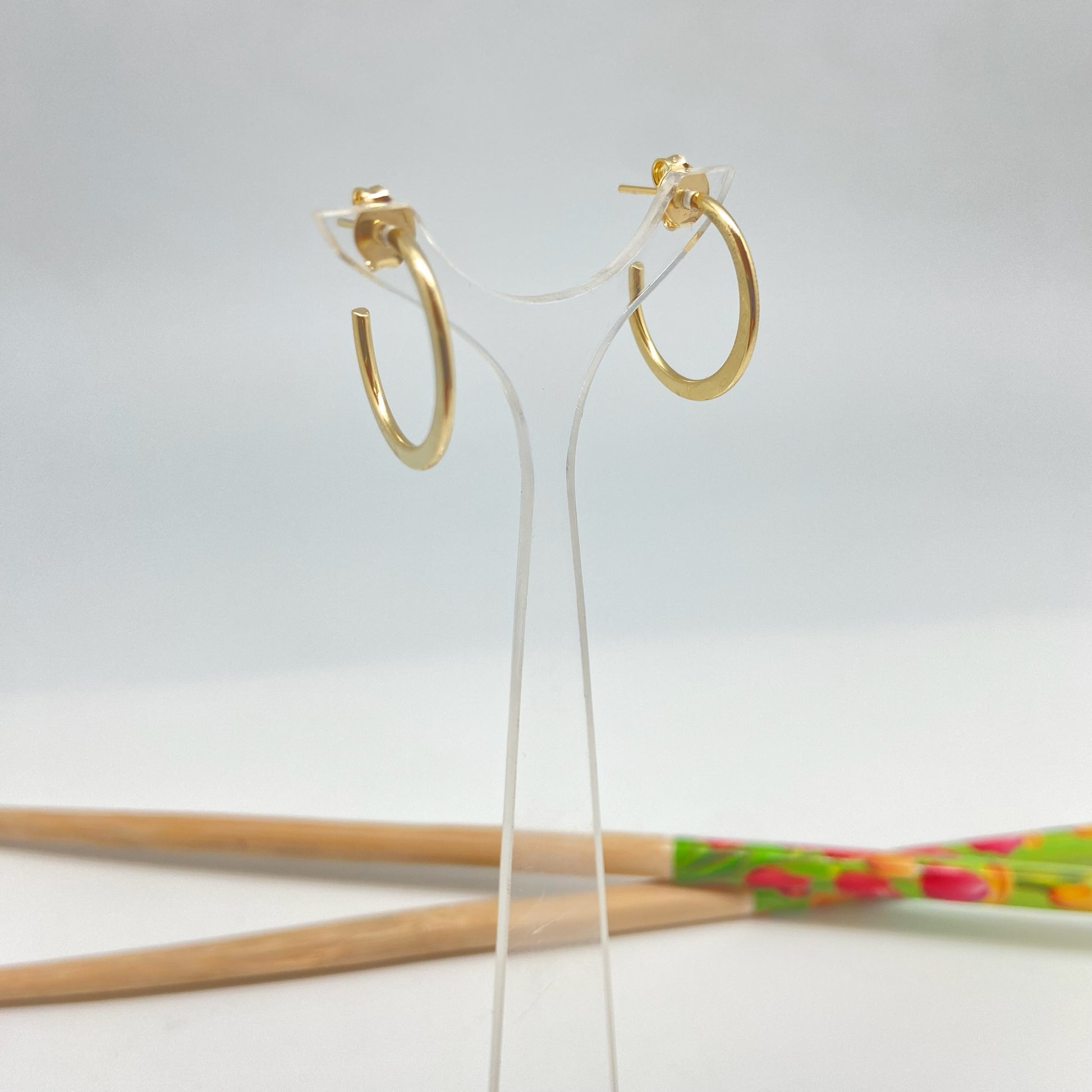 XO340 Aro argolla plana 18 x 1 mm Espesor 2 a 3 mm Aro Baño Oro Aros Bañados hecho de Bronce Bañado en Oro 18K Joyas Bañadas en Oro