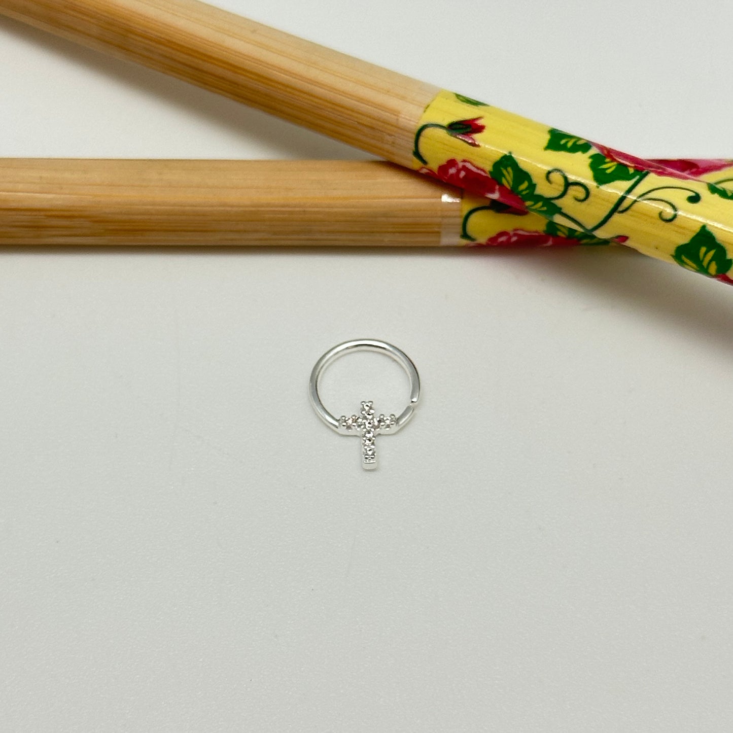 XP333 Cuff Cruz con circones 12 x 10 mm Aro Baño Plata