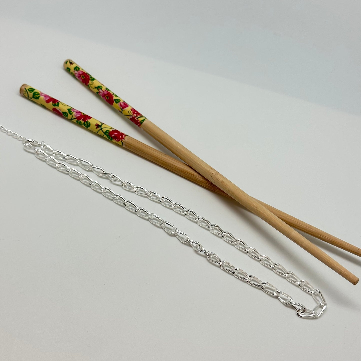 CP151 Cadena eslabón 11 x 5 mm Espesor 2 mm Largo 40 cm mas extensor de 5 cm Cadena Terminada Baño Plata