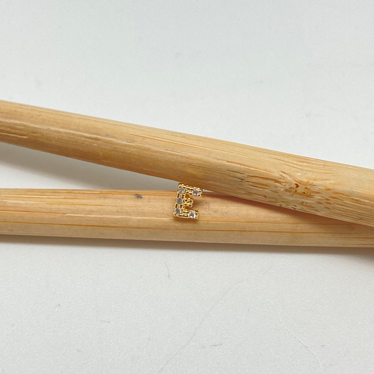 XO382 Aro Mini Letras Circones 5 mm Aro Baño Oro