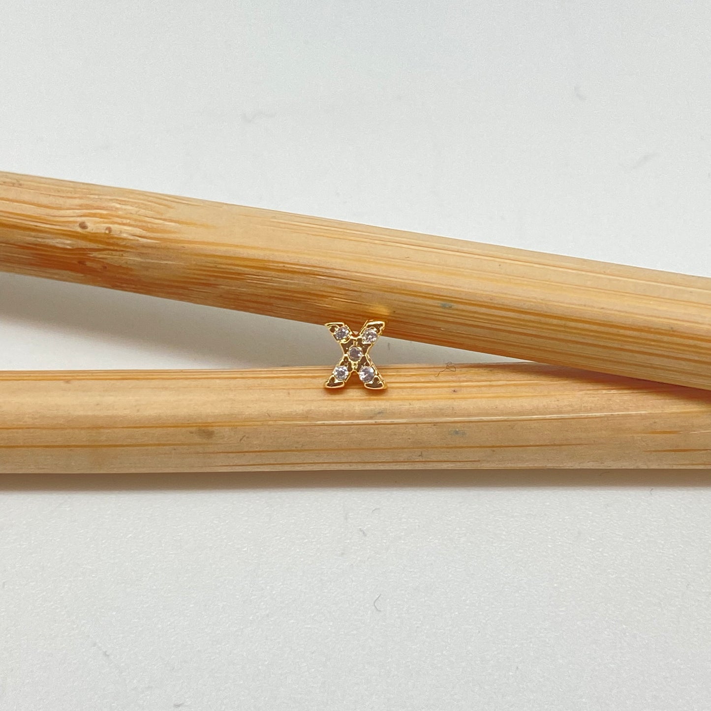 XO382 Aro Mini Letras Circones 5 mm Aro Baño Oro