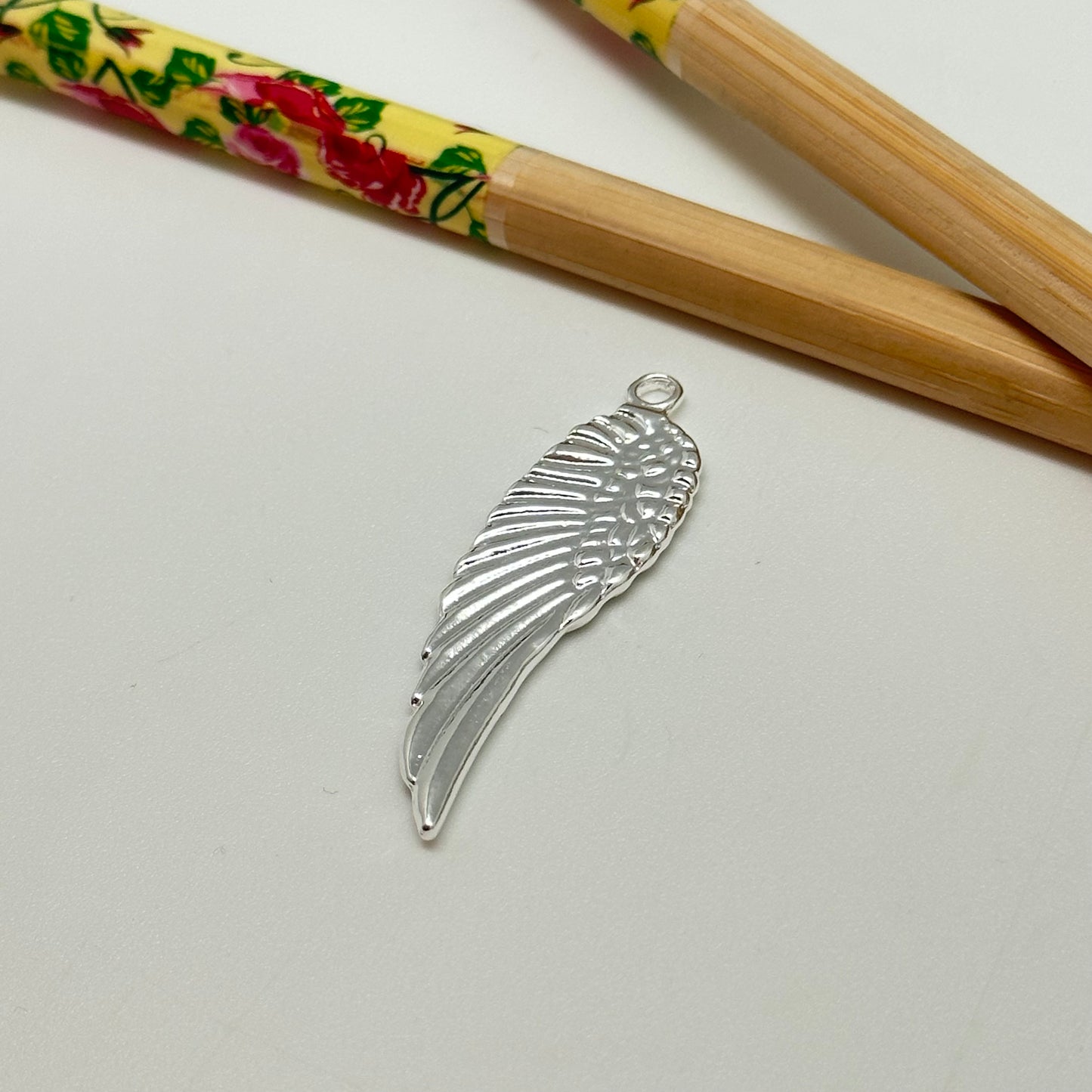 FP1043 Colgante Ala de Angel 39 x 13 mm mas argollita Figura Baño Plata