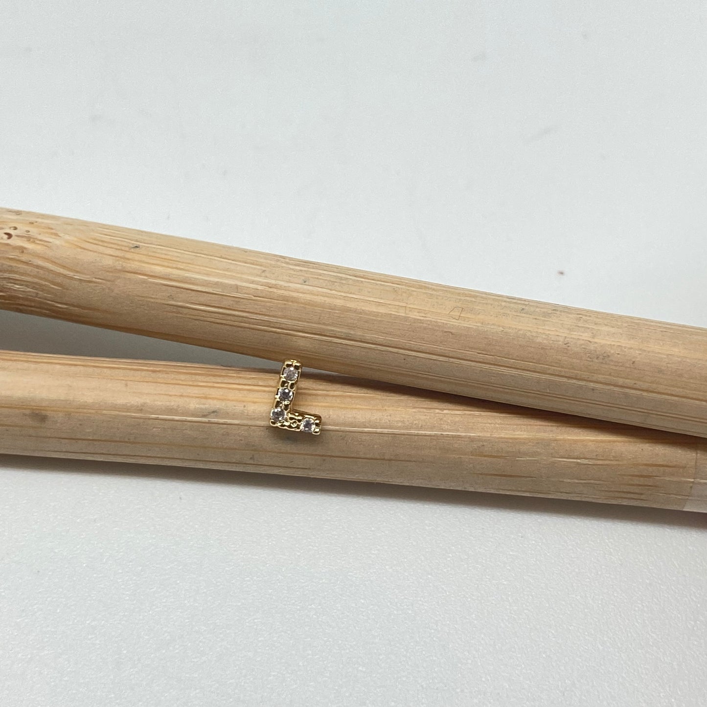 XO382 Aro Mini Letras Circones 5 mm Aro Baño Oro