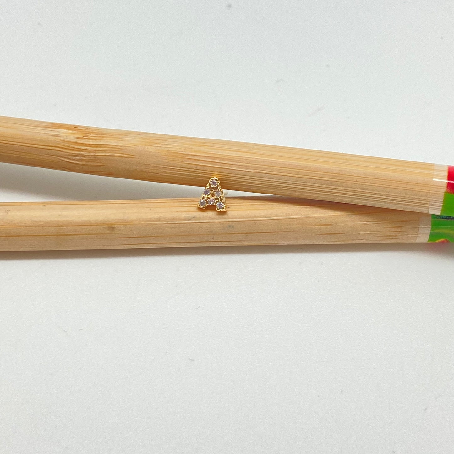 XO382 Aro Mini Letras Circones 5 mm Aro Baño Oro