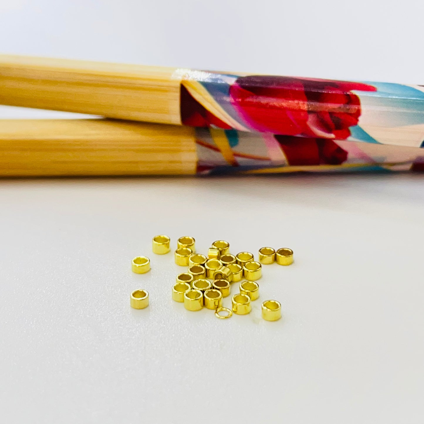 MO26 Terminal de Pulsera (2.5x1 mm) Accesorio Baño Oro Accesorios Bañados hecho de Bronce Bañado en Oro 18K