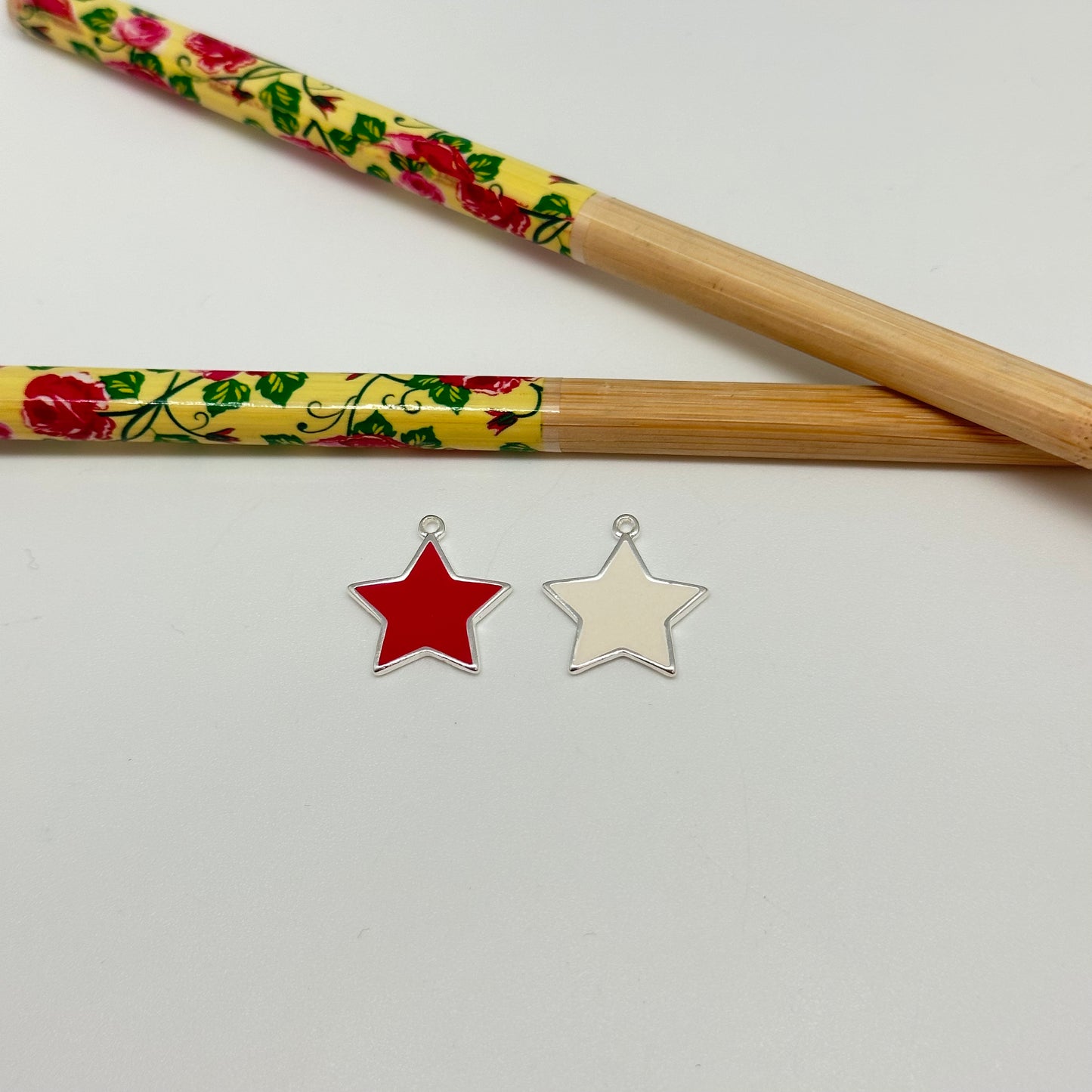 FP1041 Colgante Estrella con resina colores 16 mm mas argollita Figura Baño Plata