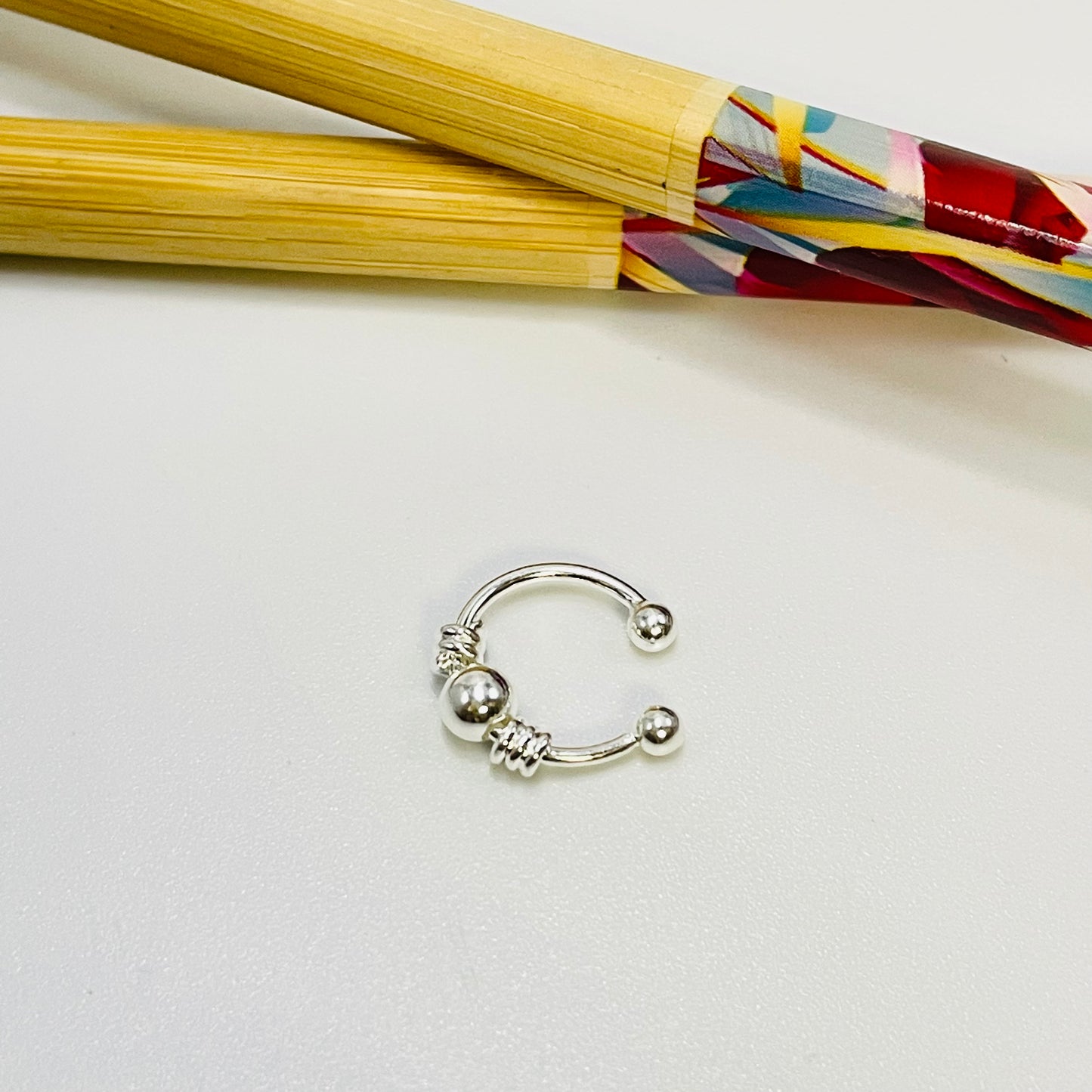 XP370 Aro Cuff Bolita 4 mm y argollitas unidas Aro Baño Plata