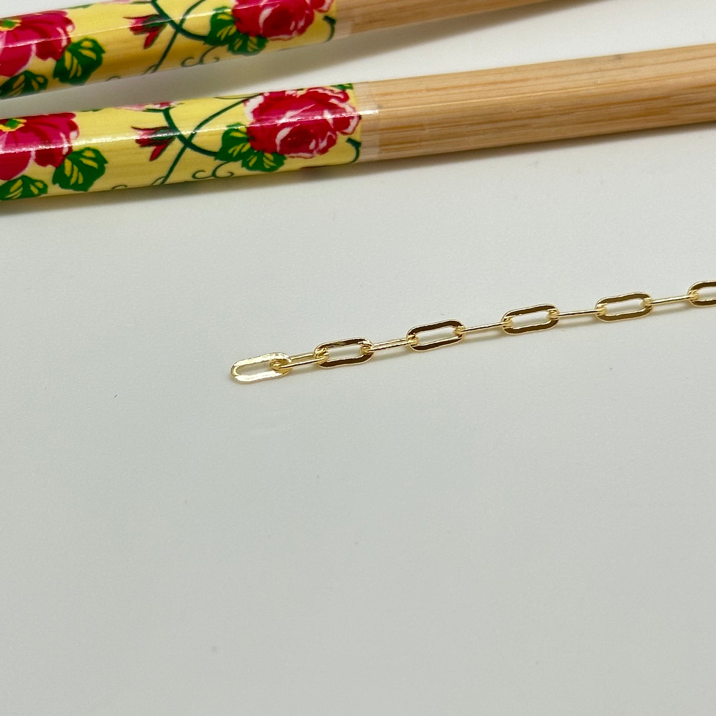 CO154 Cadena Cartier Eslabón 5.5 x 2.5 mm Espesor 0.3 mm Cadena por Metro Baño Oro