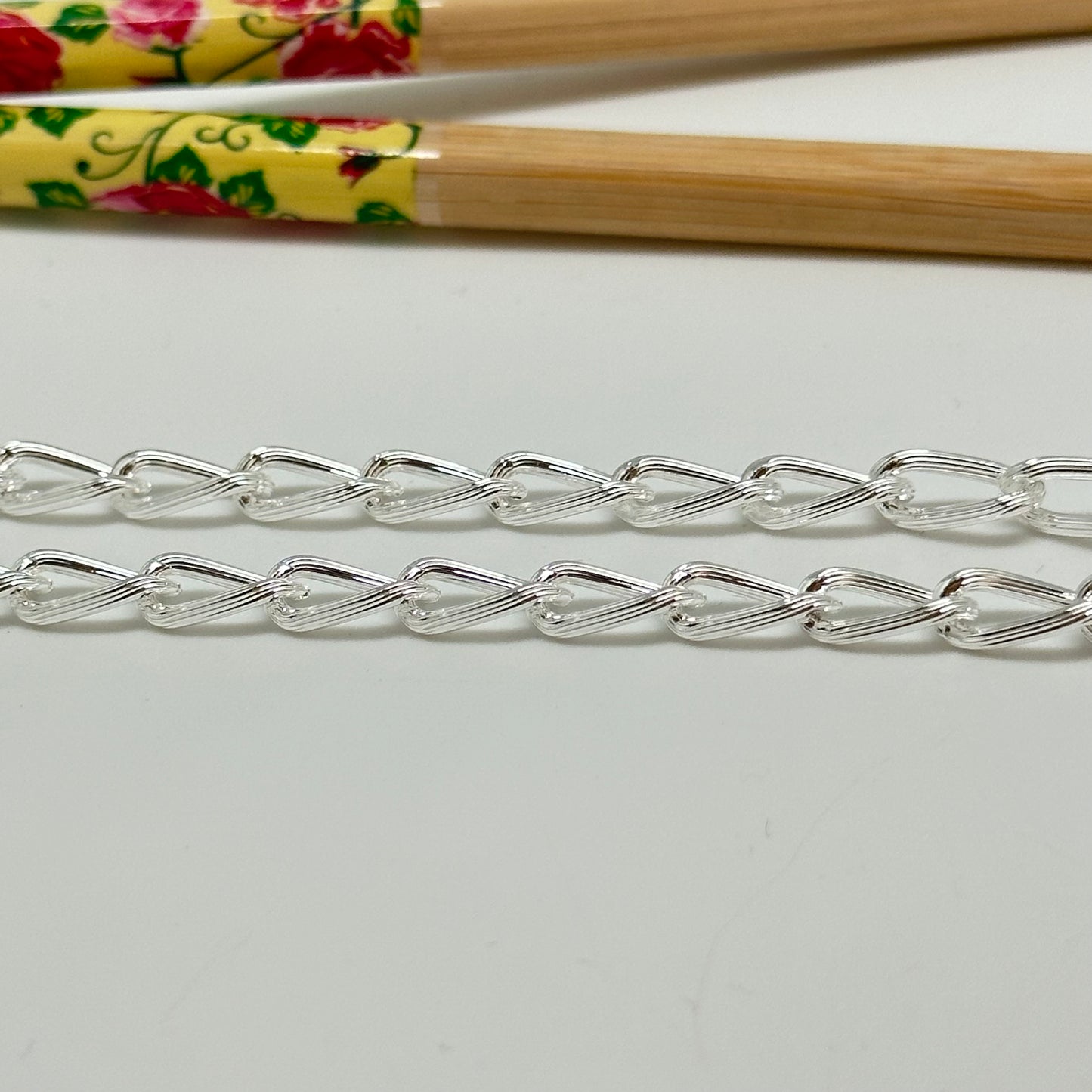 CP151 Cadena eslabón 11 x 5 mm Espesor 2 mm Largo 40 cm mas extensor de 5 cm Cadena Terminada Baño Plata