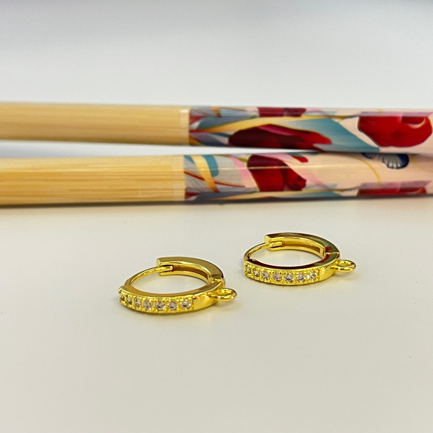 AO119 Argolla Lisa 10 x 2 mm con argollita Accesorio Baño Oro Accesorios Bañados hecho de Bronce Bañado en Oro 18K Joyas Bañadas en Oro