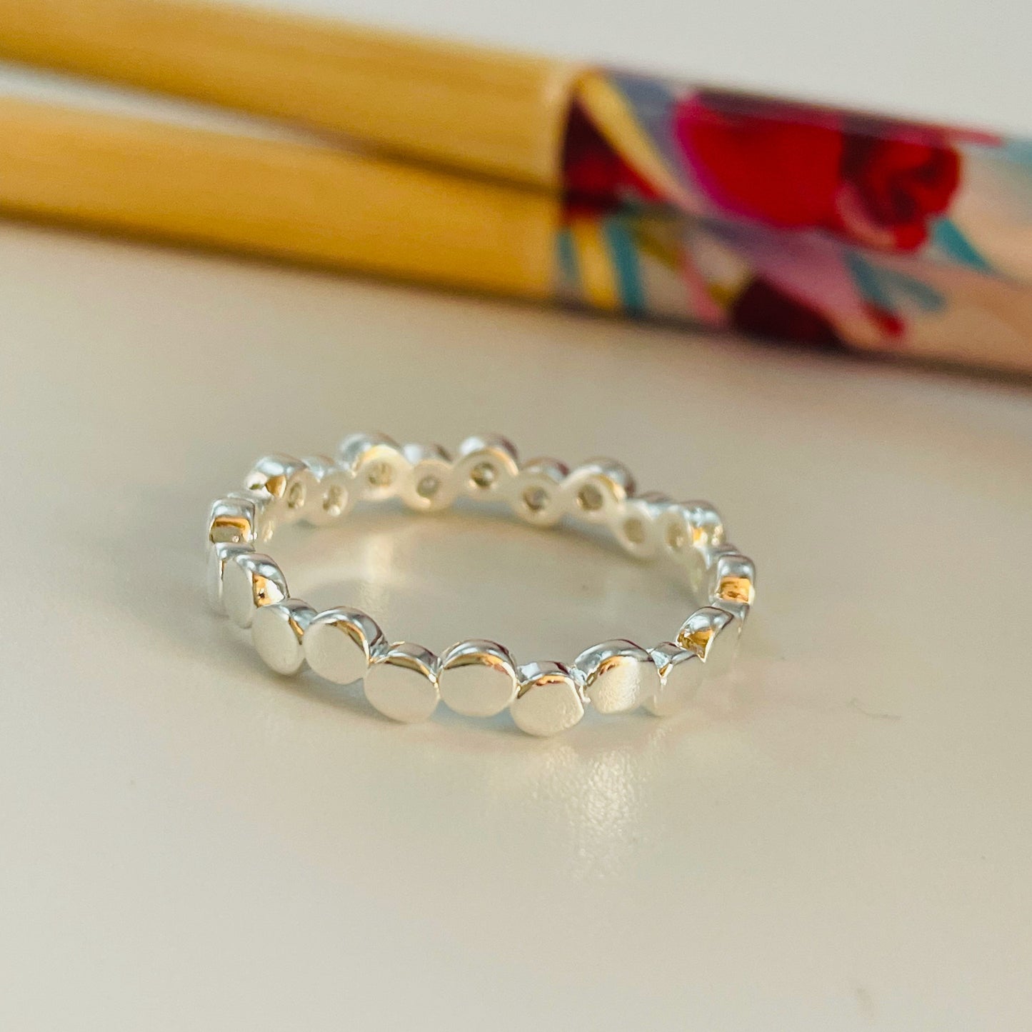 WP53 Anillo Circones de 2.5 mm en zigzag y circulos de 2 mm Anillo Baño Plata Anillos Bañados hecho de Bronce Bañado en Plata 50 ml Joyas Bañadas en Plata