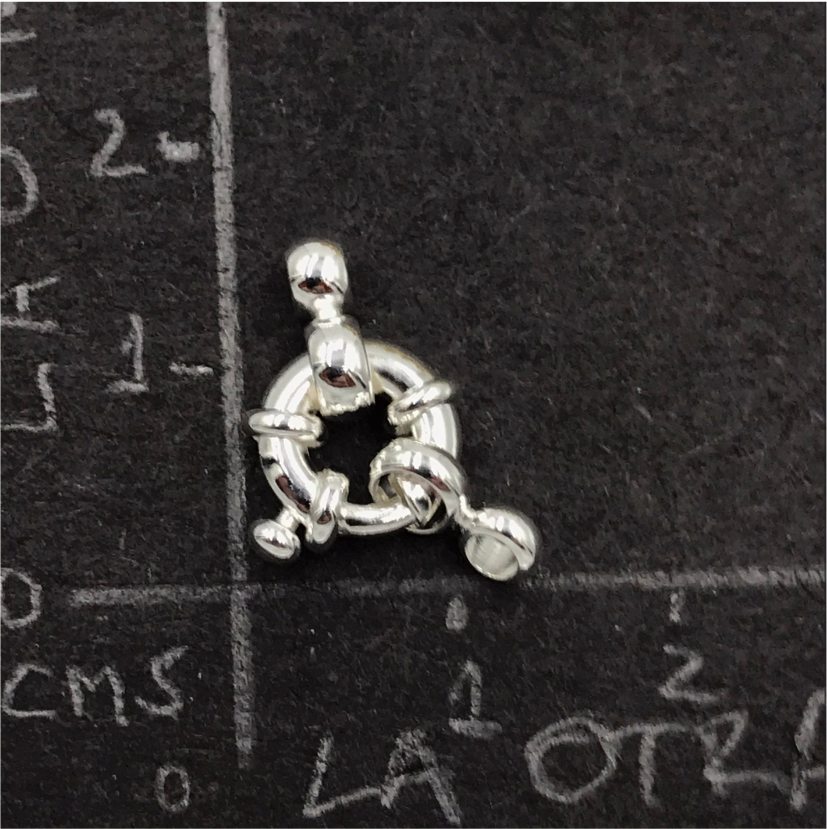 AP91-Broche-Timón-Petite-9-mm-Accesorio-Baño-Plata