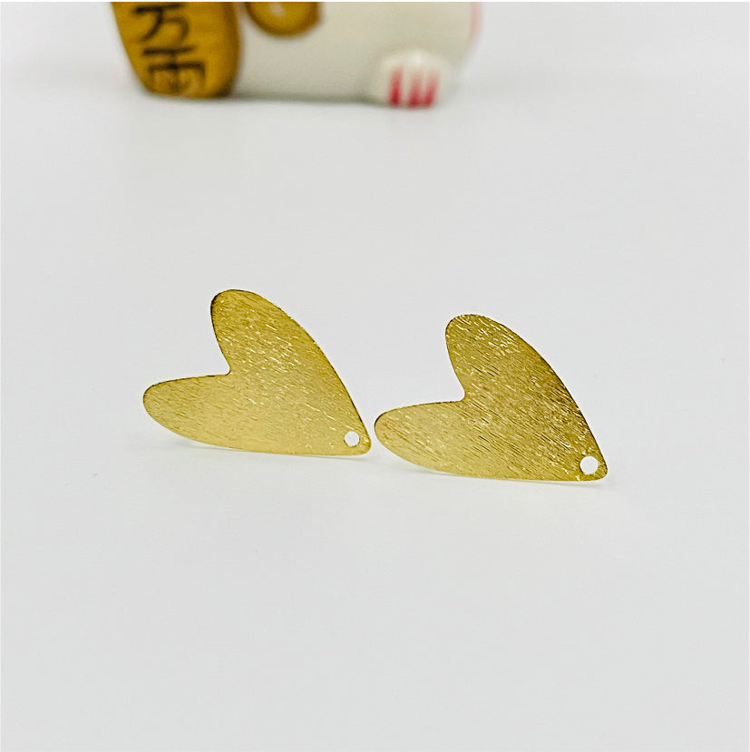 BO82 Corazón lijado con perforación inferior 20x15 mm Base de Aro Baño Plata Bases de Aros Bañadas en oros y Plata hecho de Bronce Bañado en Oro 18K