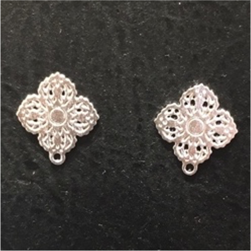 BP33 Trebol con argollita inferior 10x9 mm Base de Aro Baño Plata Bases de Aros Bañadas en oros y Plata hecho de Bronce Bañado en Plata 50 ml