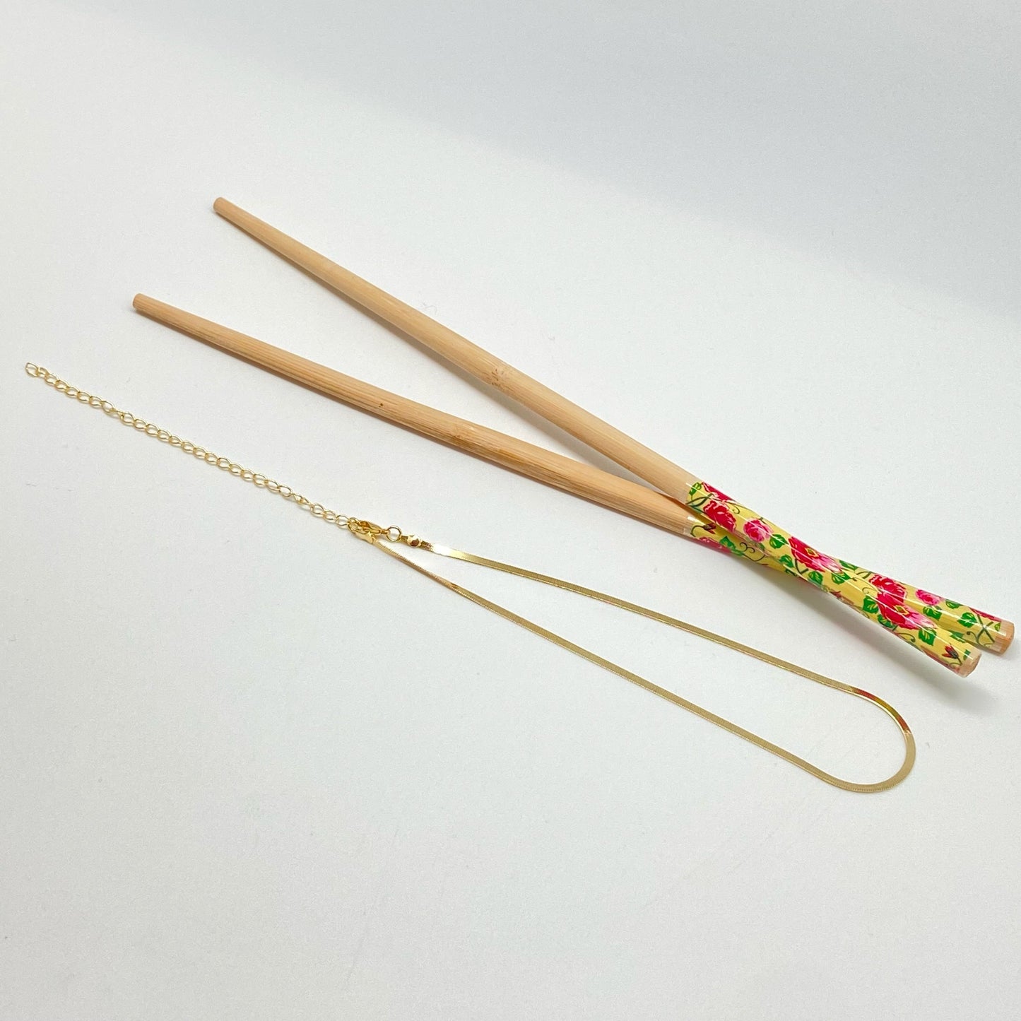 CO134 Cadena Cinta fina Largo 30 cm más extensor de 10 cm Ancho 2 mm Cadena Baño Oro Cadenas Bañadas hecho de Bronce Bañado en Oro 18K Joyas Bañadas en Oro