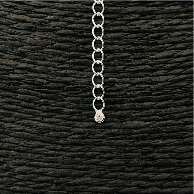 CP107 Collar con Gota Cristal Rosado 9x6 mm 2 Mini Circones 2 mm y 2 circones de 3 mm en cadena veneciana 38 cm más extensor de 10 cm terminación en mini circón Cadena Baño Plata Cadenas Bañadas en Oro y Plata hecho de Bronce Bañado en Plata 50 ml Joyas Bañadas en Plata