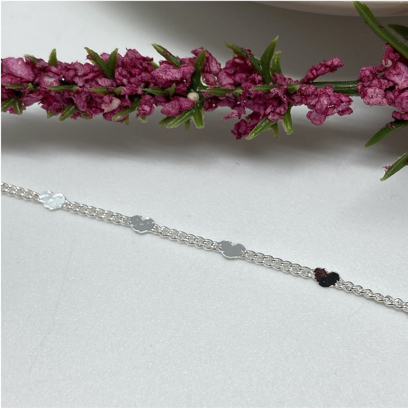 CP111 Cadena Grumet 2 mm con mini corazones de 3 mm Cadena Baño Plata Cadenas Bañadas en Oro y Plata hecho de Bronce Bañado en Plata 50 ml Joyas Bañadas en Plata