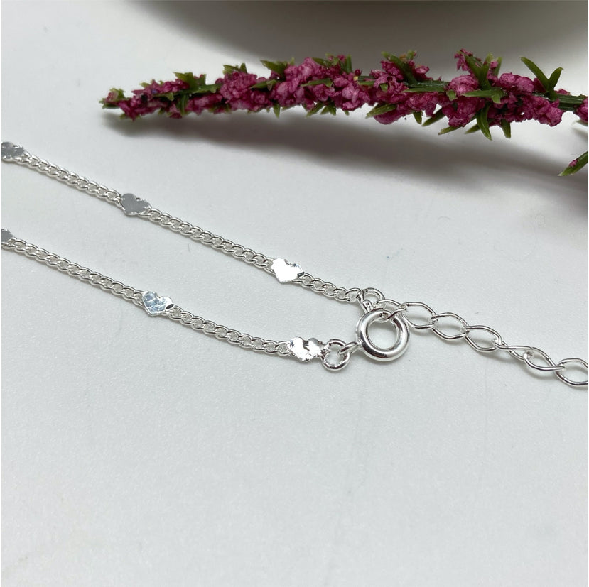 CP118 Collar Cadena Grumet 2 mm y Mini Corazones de 3 mm Largo 34 cm más extensor de 5 cm Cadena Baño Plata Cadenas Bañadas en Oro y Plata hecho de Bronce Bañado en Plata 50 ml Joyas Bañadas en Plata