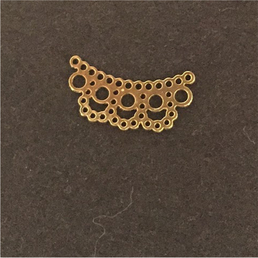 FO133 Figura Calada Rectangular 24x10 mm Figura Baño Oro Figuras Bañadas en Oro y Plata hecho de Bronce Bañado en Oro 18K