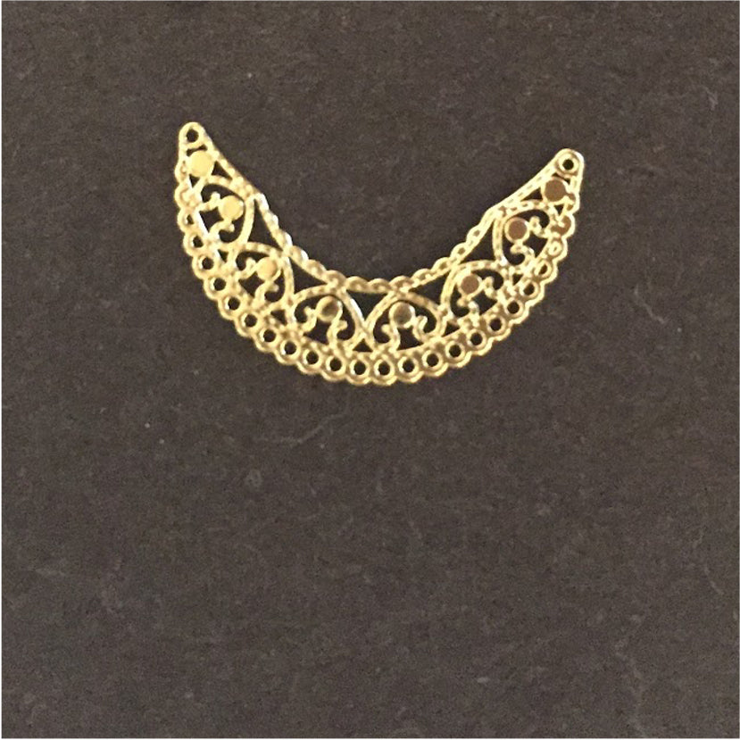 FO137 Figura Calada perforaciones inferiores 34x9 mm Figura Baño Oro Figuras Bañadas en Oro y Plata hecho de Bronce Bañado en Oro 18K