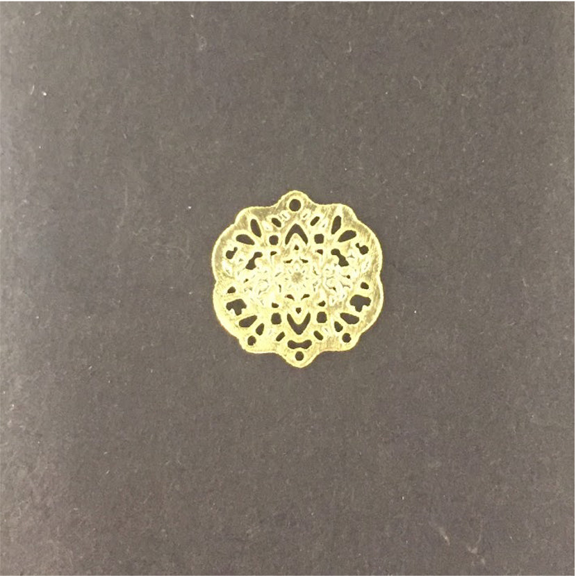 FO259 Figura Calada 16 mm 3 perforaciones inferiores Figura Baño Oro Figuras Bañadas en Oro y Plata hecho de Bronce Bañado en Oro 18K