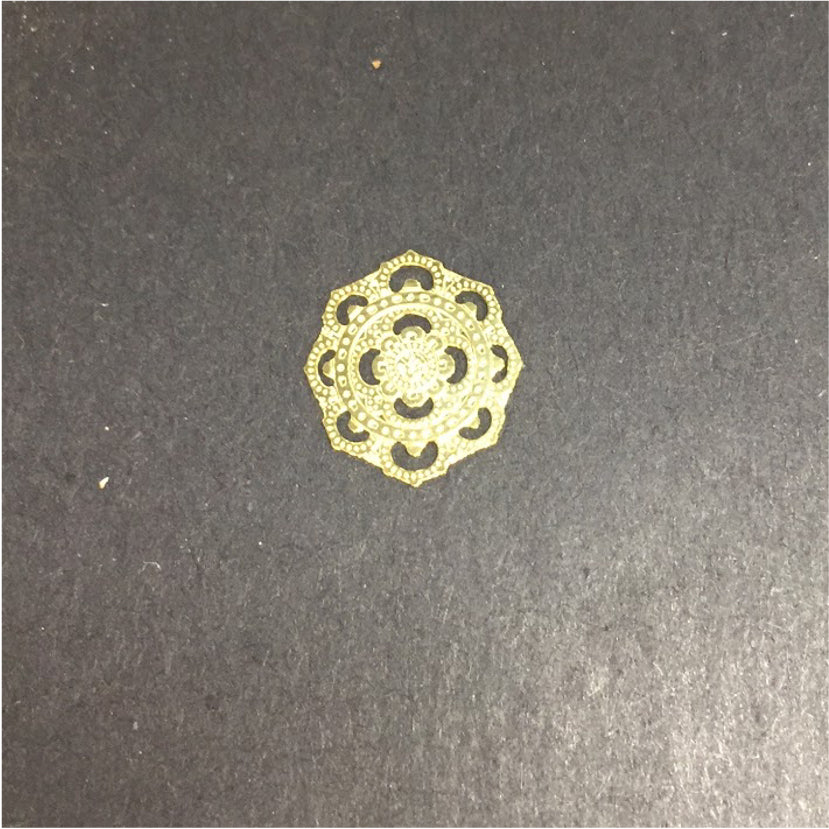 FO281 Figura Calada Flor 16 mm Colgante o Conector Figura Baño Oro Figuras Bañadas en Oro y Plata hecho de Bronce Bañado en Oro 18K