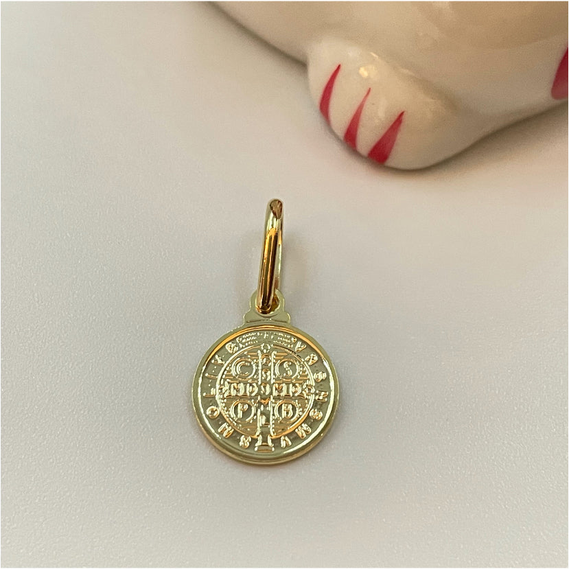 FO295 8 mm San Benito Figura Baño Oro Figuras Bañadas en Oro y Plata hecho de Bronce Bañado en Oro 18K Joyas Bañadas en Oro