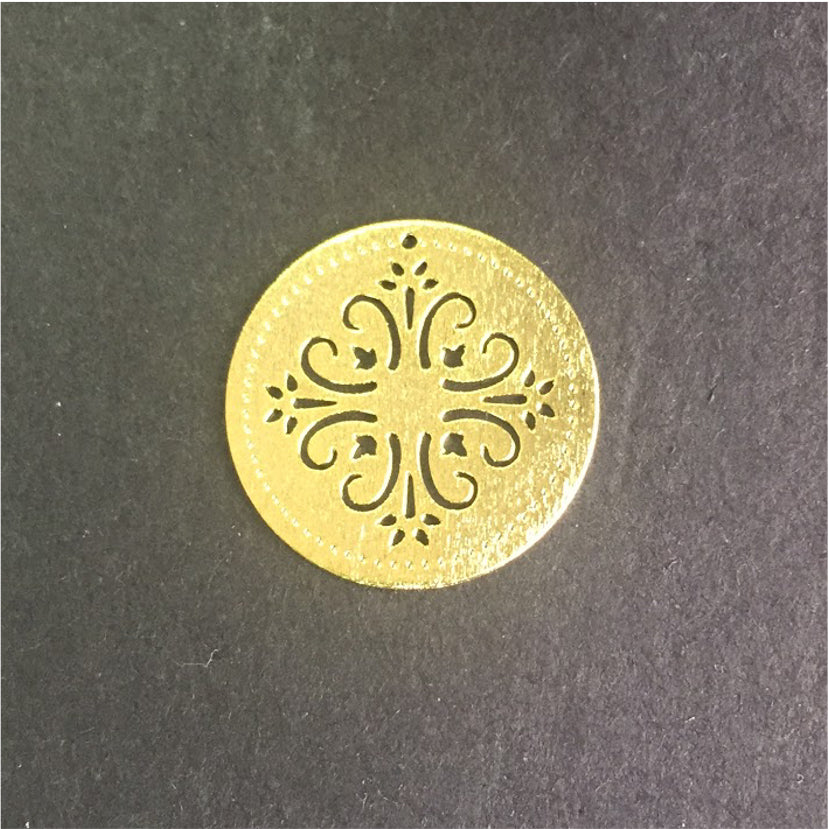 FO303 Figura Calada 25 mm Mandala Liz Figura Baño Oro Figuras Bañadas en Oro y Plata hecho de Bronce Bañado en Oro 18K