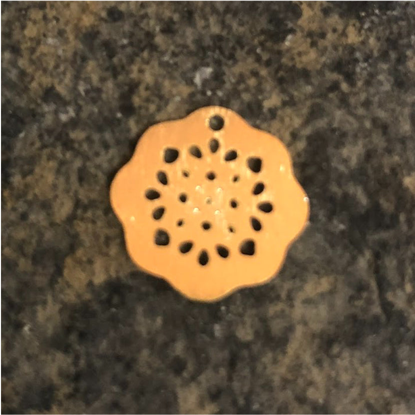 FO400 Figura Calada Flor Borde Liso 14 mm Figura Baño Oro Figuras Bañadas en Oro y Plata hecho de Bronce Bañado en Oro 18K