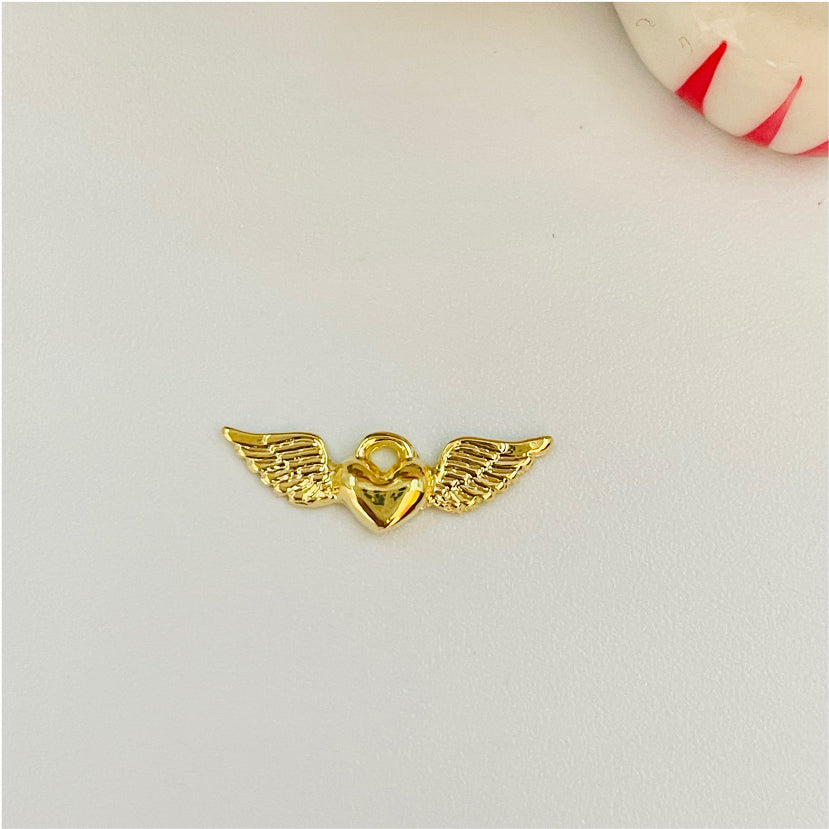 FO420 Colgante Alitas Corazón 5x20 mm Figura Baño Oro Figuras Bañadas en Oro y Plata hecho de Bronce Bañado en Oro 18K