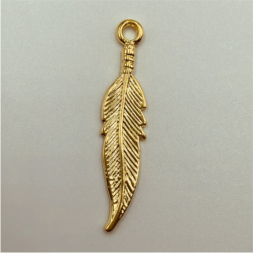 FO464 Pluma 40 x 7 mm Figura Baño Oro Figuras Bañadas en Oro y Plata hecho de Bronce Bañado en Oro 18K