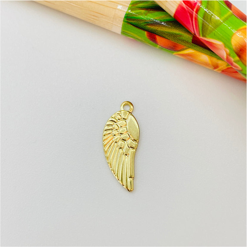 FO473 Ala 15x7 mm más argollita Figura Baño Oro Figuras Bañadas hecho de Bronce Bañado en Oro 18K Joyas Bañadas en Oro