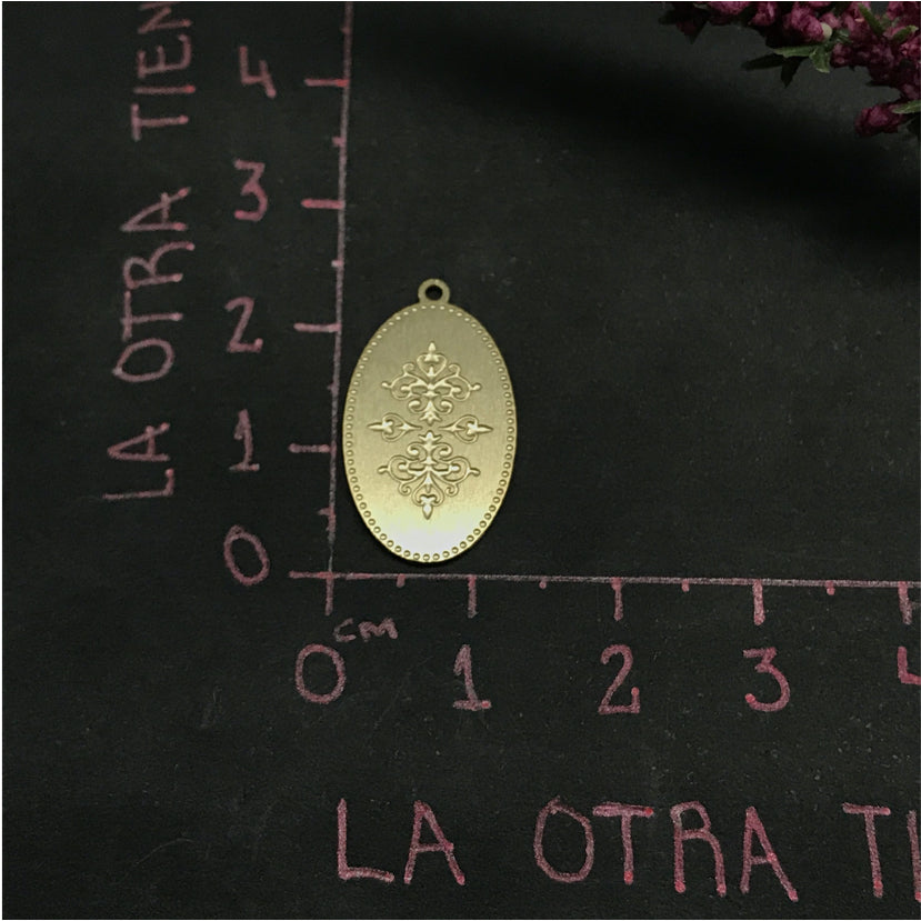 FO482 Ovalo Flores Estampadas 1 Argolla Figura Baño Oro Figuras Bañadas en Oro y Plata hecho de Bronce Bañado en Oro 18K