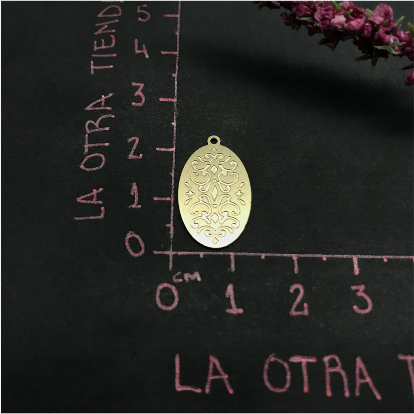 FO505 Ovalo Floral 1 Argolla Figura Baño Oro Figuras Bañadas en Oro y Plata hecho de Bronce Bañado en Oro 18K