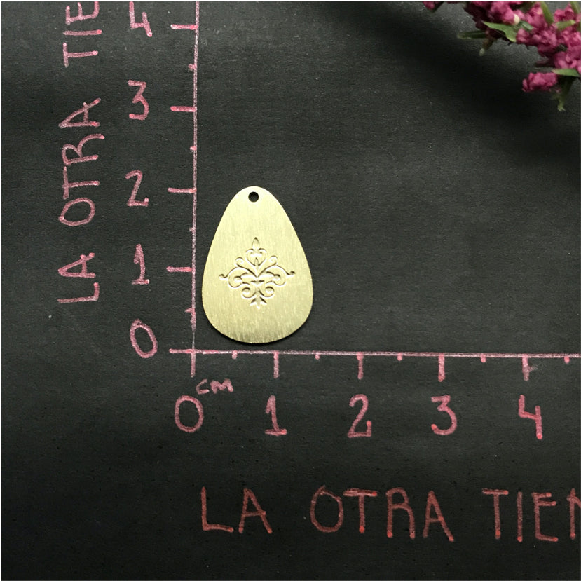 FO509 Gota Flor de Liz 1 Perforación 20 x 14 mm Figura Baño Oro Figuras Bañadas en Oro y Plata hecho de Bronce Bañado en Oro 18K