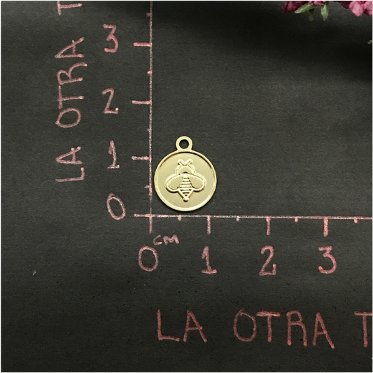 FO527 Colgante Abejita Figura Baño Oro Figuras Bañadas en Oro y Plata hecho de Bronce Bañado en Oro 18K