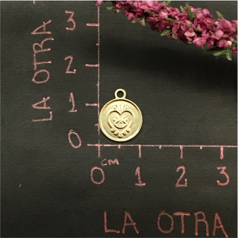 FO528 Colgante Corazón Ojo Figura Baño Oro Figuras Bañadas en Oro y Plata hecho de Bronce Bañado en Oro 18K