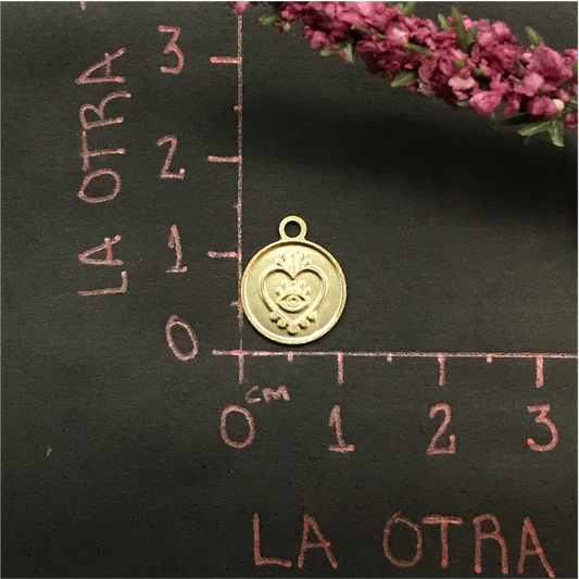 FO528 Colgante Corazón Ojo Figura Baño Oro Figuras Bañadas en Oro y Plata hecho de Bronce Bañado en Oro 18K