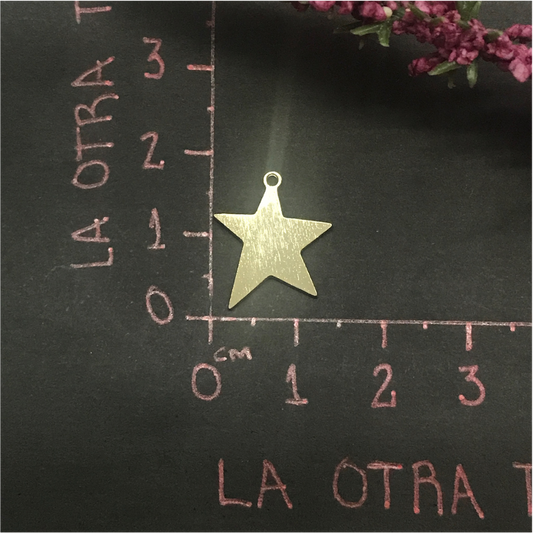 FO531 Colgante Estrella Chica Lijada Desigual 17x15 mm Figura Baño Oro Figuras Bañadas hecho de Bronce Bañado en Oro 18K Joyas Bañadas en Oro