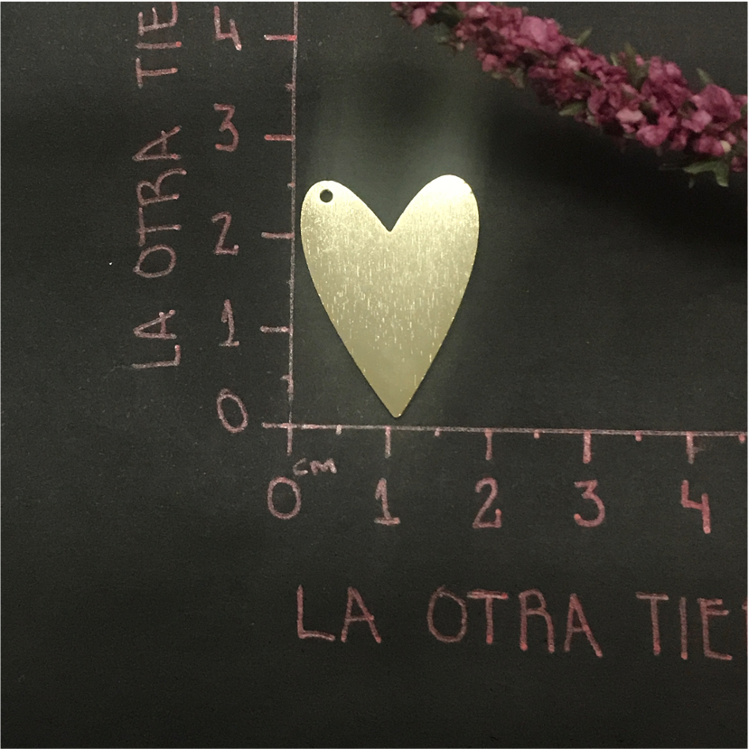 FO534 Colgante Corazón Mediano Lijado 18x19 mm Figura Baño Oro Figuras Bañadas hecho de Bronce Bañado en Oro 18K Joyas Bañadas en Oro