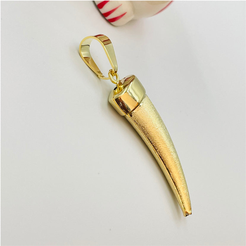 FO565 Colgante Tiger Tooth XL Mate Figura Baño Oro Figuras Bañadas en Oro y Plata hecho de Bronce Bañado en Oro 18K Joyas Bañadas en Oro