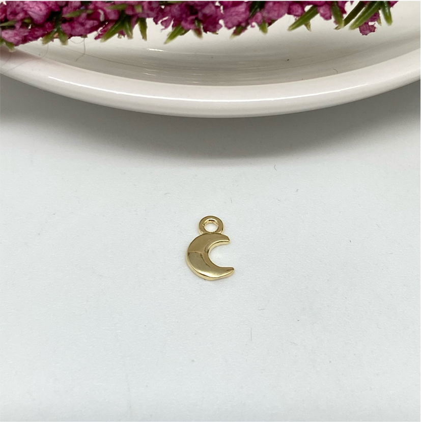 FO615 Luna Lisa Petite 6 x 5 mm Figura Baño Oro Figuras Bañadas en Oro y Plata hecho de Bronce Bañado en Oro 18K Joyas Bañadas en Oro