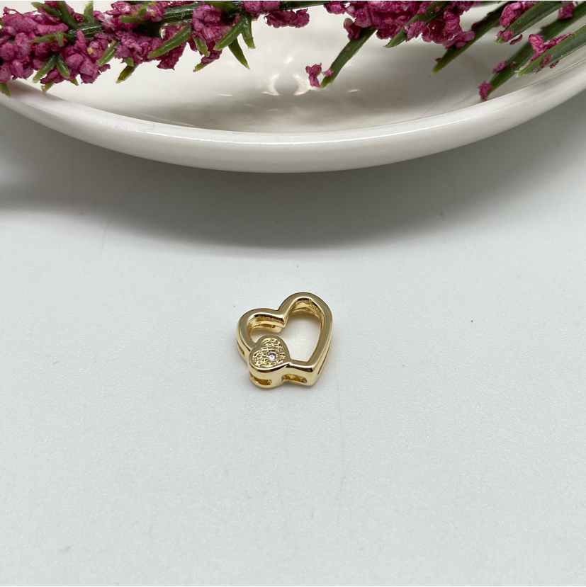 FO718 Corazon Calado con mini corazón 1 Circón 10x10 mm Figura Baño Oro Figuras Bañadas en Oro y Plata hecho de Bronce Bañado en Oro 18K