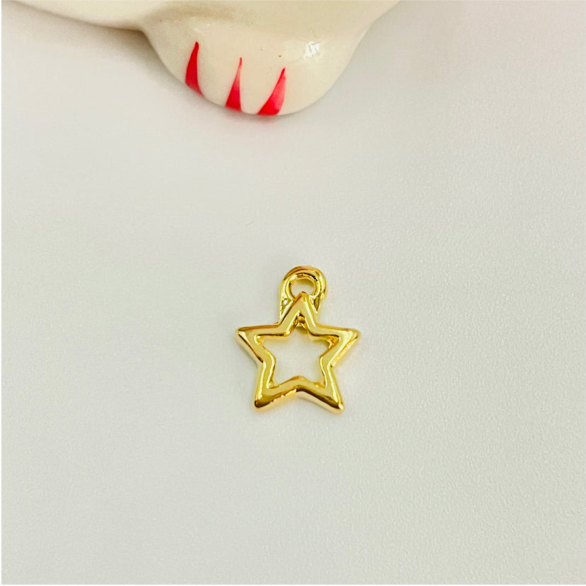 FO727 Estrella Calada 12 mm Espesor 1 mm Figura Baño Oro Figuras Bañadas en Oro y Plata hecho de Bronce Bañado en Oro 18K
