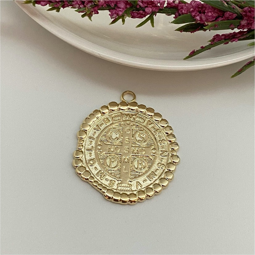 FO743 Colgante San Benito forma irregular 28 mm más argollita (solo cruz) Figura Baño Oro Figuras Bañadas en Oro y Plata hecho de Bronce Bañado en Oro 18K Joyas Bañadas en Oro