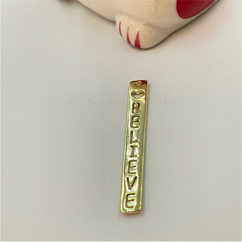 FO777 Colgante Placa Believe 38x6 mm Figura Baño Oro Figuras Bañadas en Oro y Plata hecho de Bronce Bañado en Oro 18K