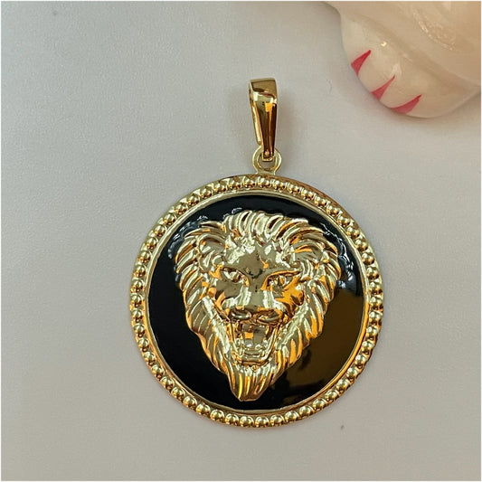 FO782 Colgante León fondo esmaltado negro diá. 26 mm más Balier Figura Baño Oro Figuras Bañadas en Oro y Plata hecho de Bronce Bañado en Oro 18K