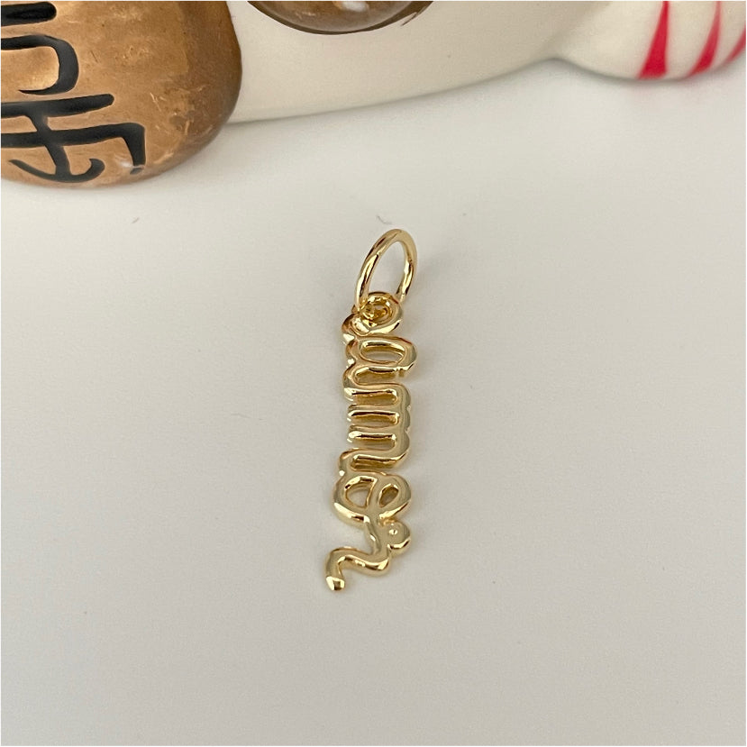 FO792 Colgante Amor 19x5 mm más argollita Figura Baño Oro Figuras Bañadas en Oro y Plata hecho de Bronce Bañado en Oro 18K