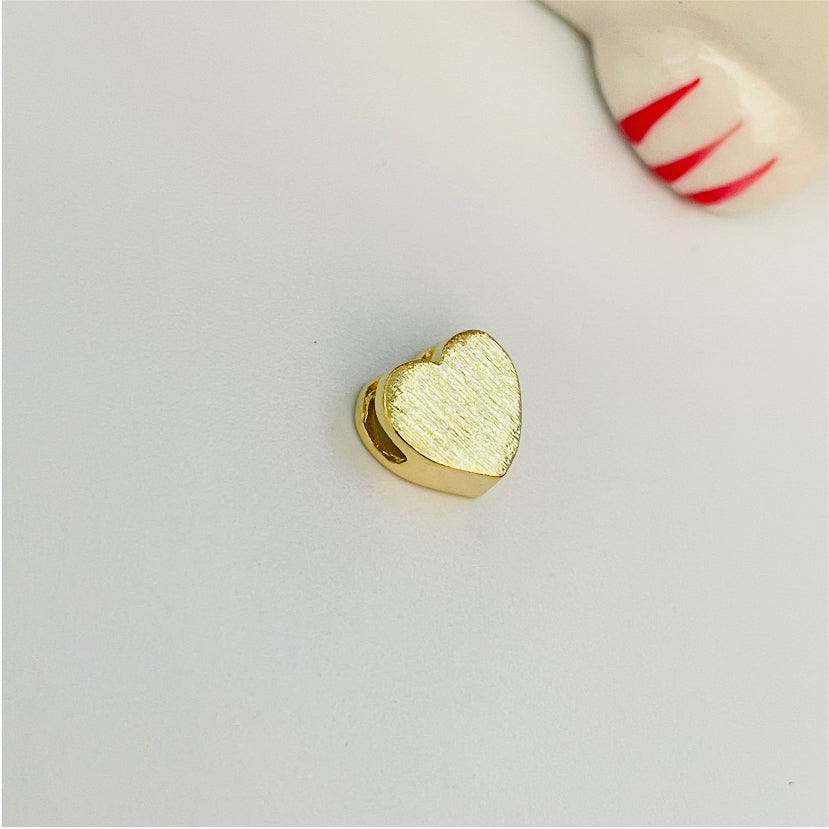 FO821 Colgante lijado para pasar 8 mm Figura Baño Oro Figuras Bañadas en Oro y Plata hecho de Bronce Bañado en Oro 18K